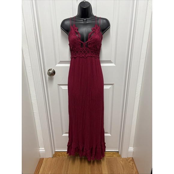 Free People Adella Boho Romantic Maxi Slip Dress In Burgundy - Size Small - mordernwear.com Free People Adella Boho Romantic Maxi Slip Dress In Burgundy - Size Small - mordernwear.com